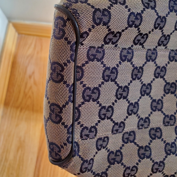 Authentic  Gucci Bag - Picture 6 of 8
